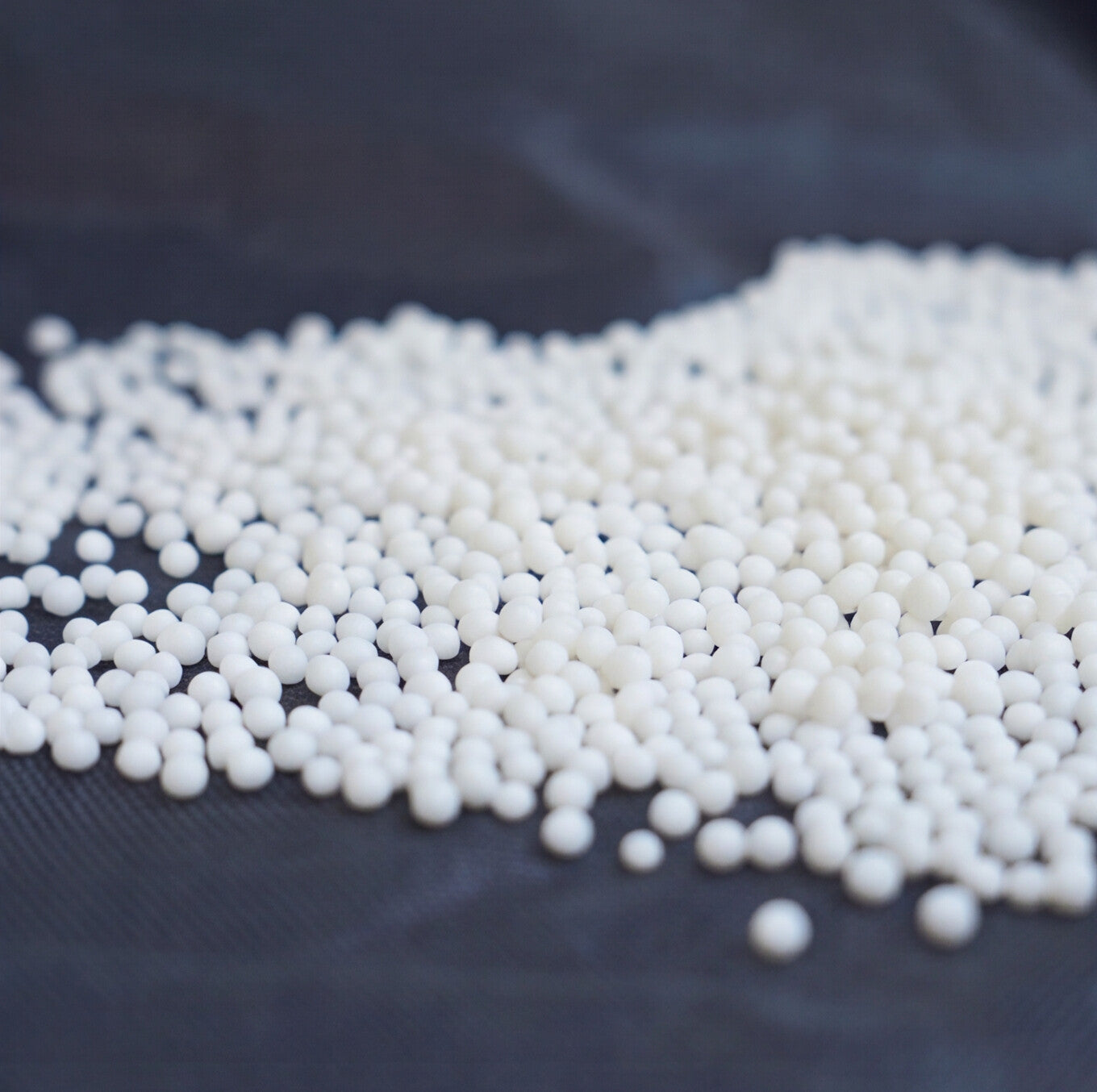 Vitamin E Dissolving Beads - White