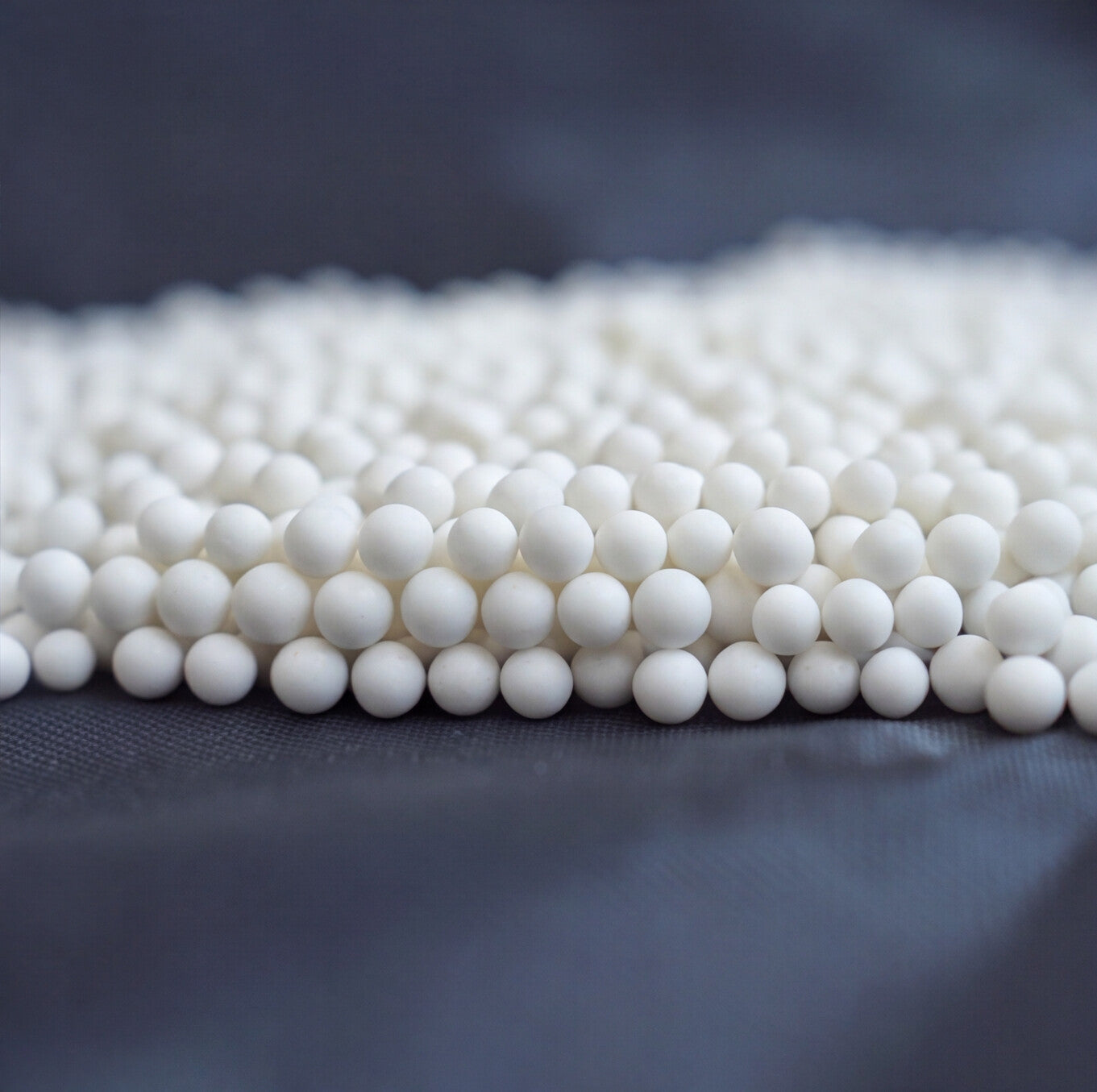 Vitamin E Dissolving Beads - White