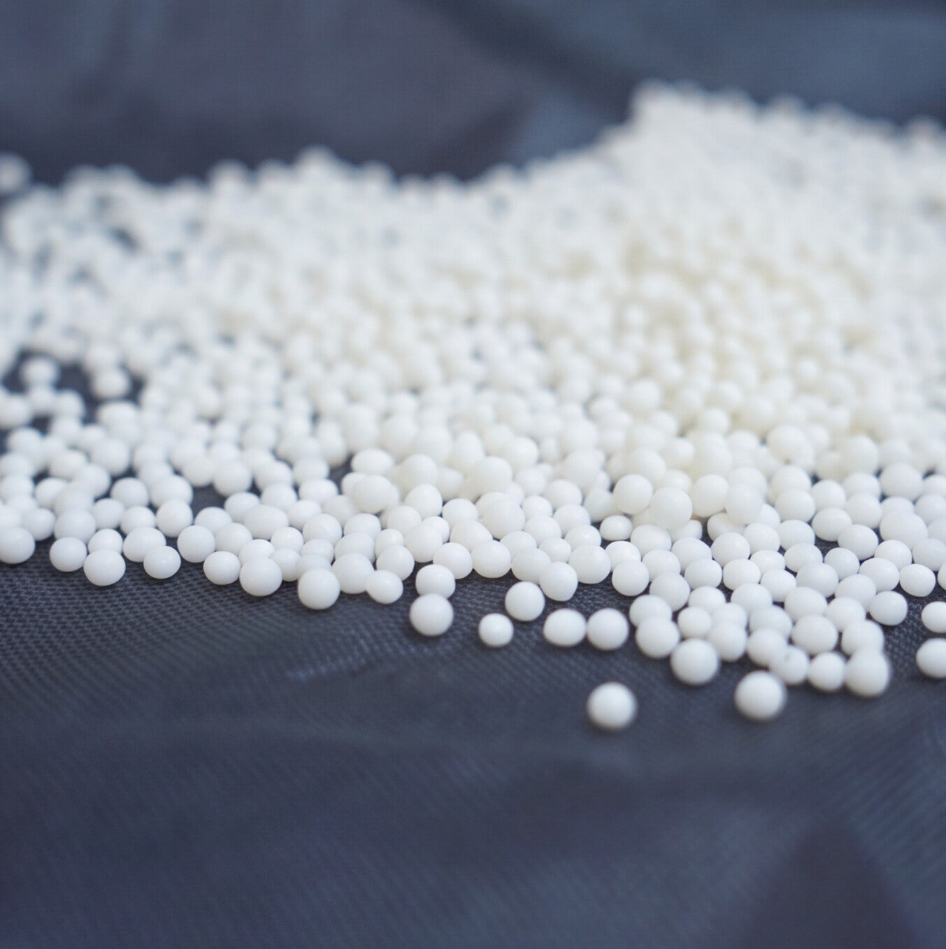 Vitamin E Dissolving Beads - White