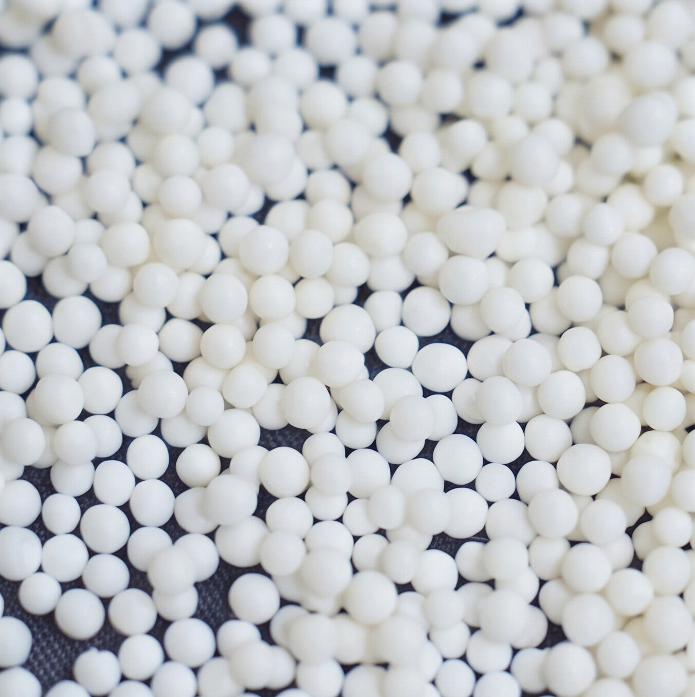 Vitamin E Dissolving Beads - White