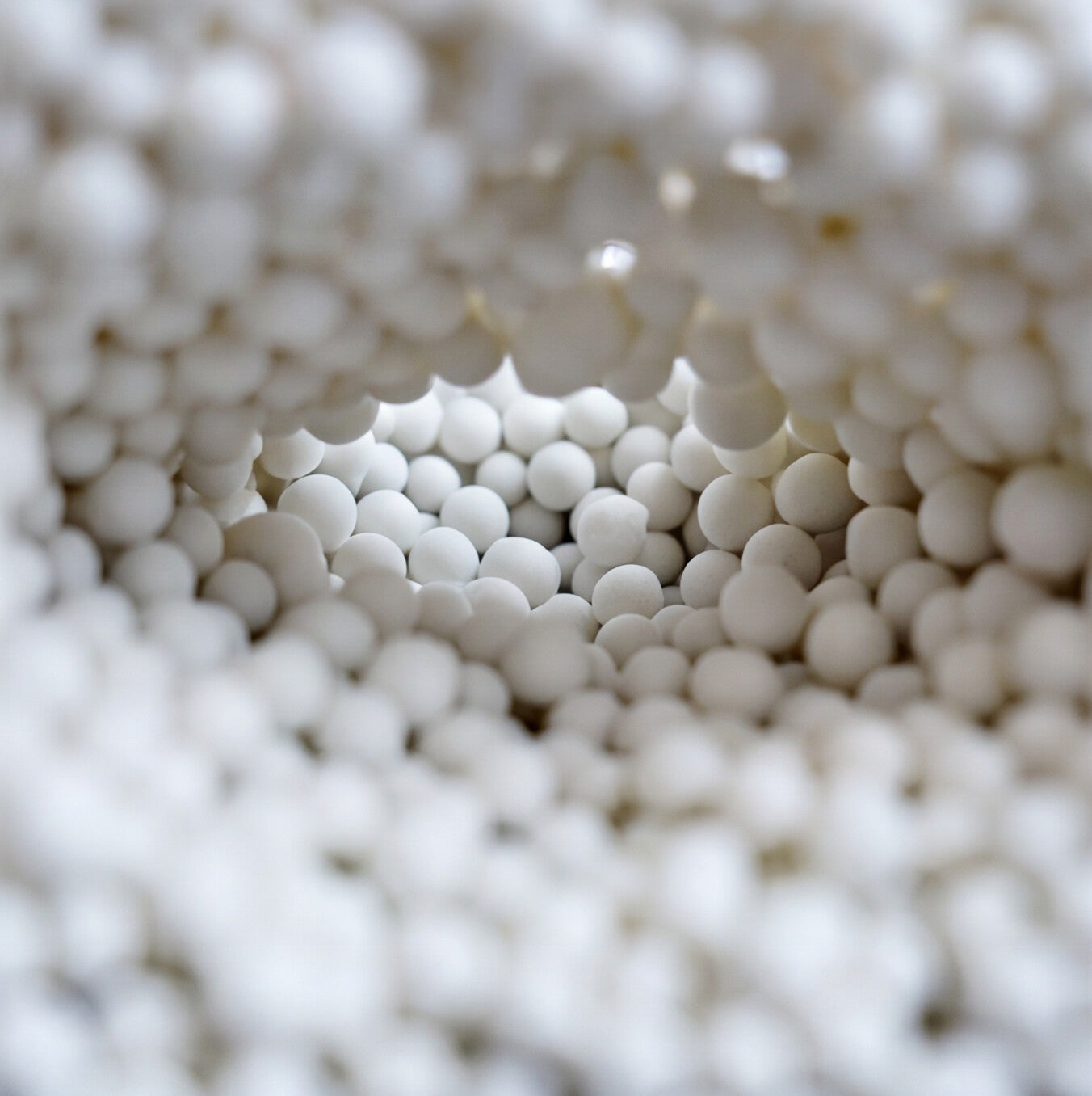 Vitamin E Dissolving Beads - White